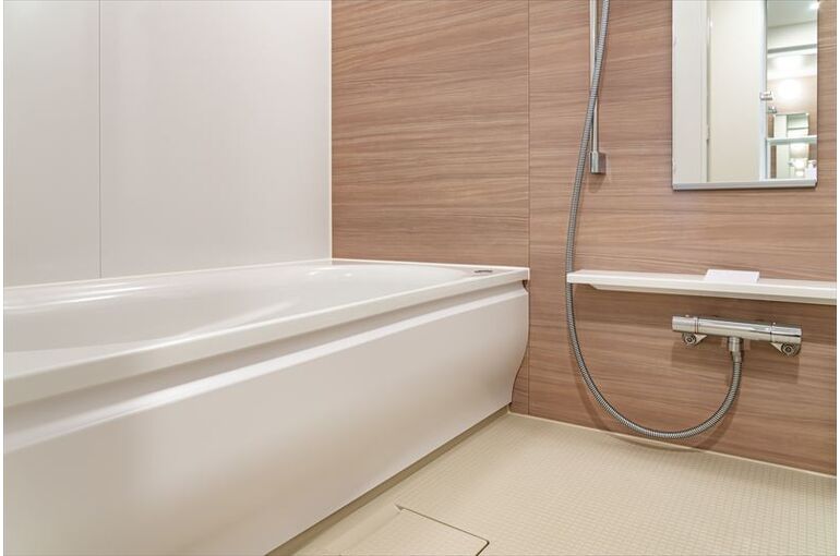 浴室の鏡は必要？自分で交換できる？