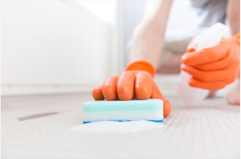 浴室の床掃除をする方法は？