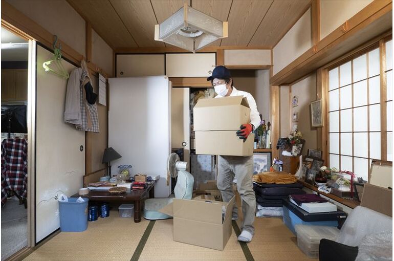 部屋の片付けを業者に依頼するメリットについて