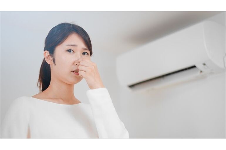エアコンの臭いの原因と対策