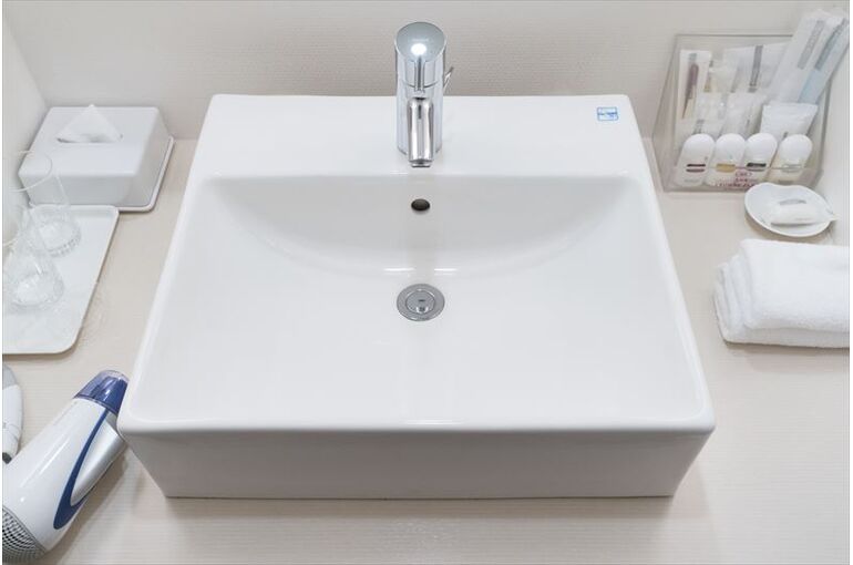 洗面台のオーバーフロー内部を綺麗に掃除する方法